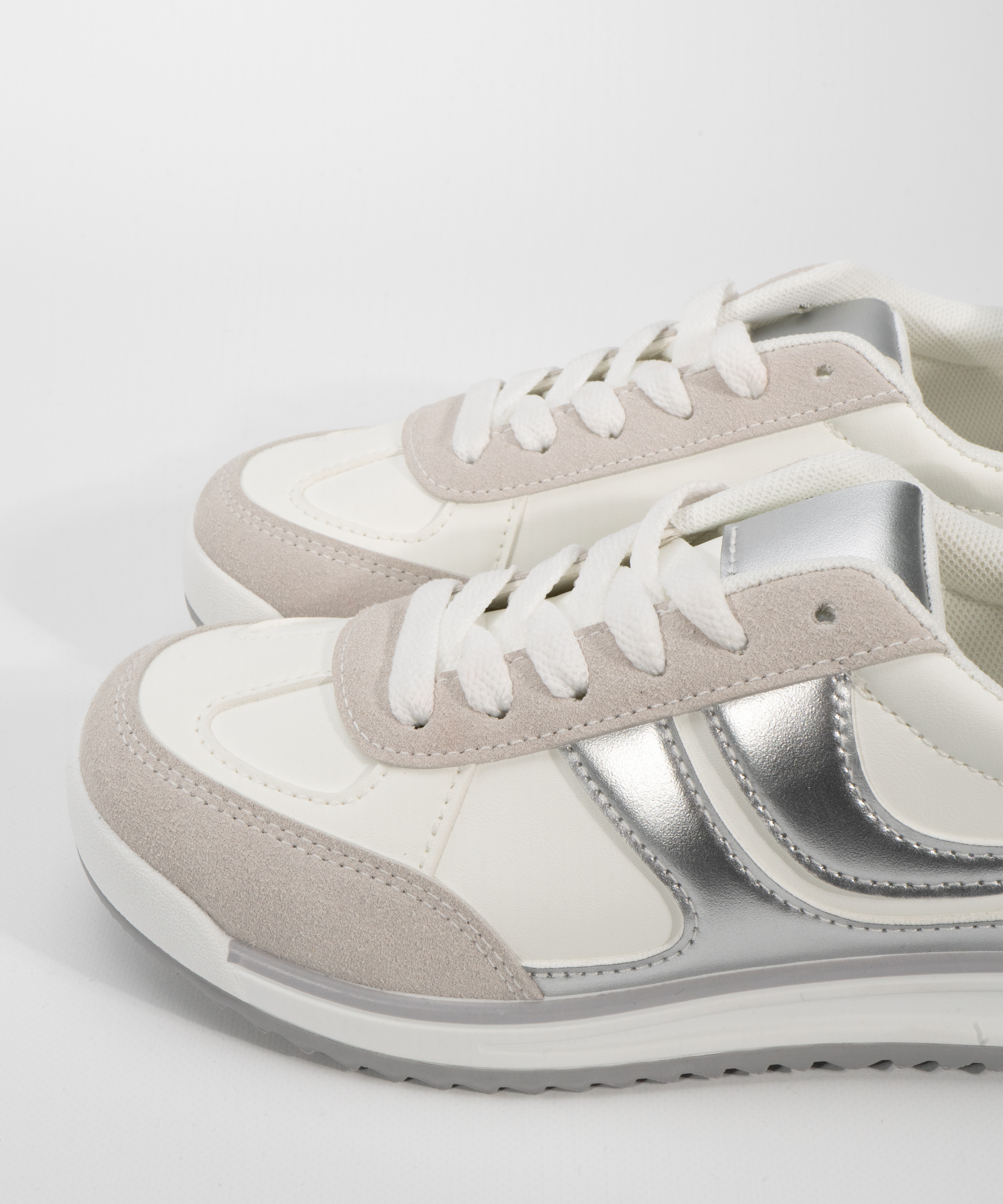 Sabrinas desportivas combinadas image number null